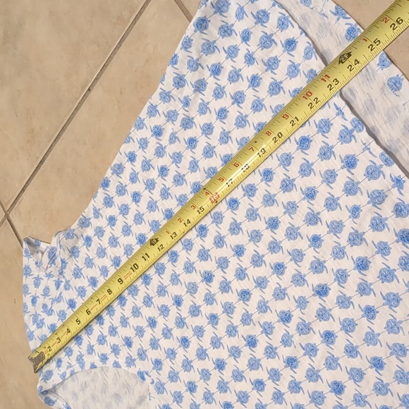 Lilly Pulitzer Turtles Blue & White Short Sleeve Tee - Picture 3 of 4